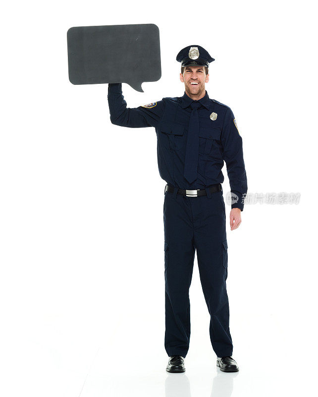 一个男人只/全身/正面视图/看镜头的30-39岁的成年人英俊的人白人男性/年轻男子警察/安全人员穿着制服/领带/帽子/徽章和使用与复制空间/犯罪
